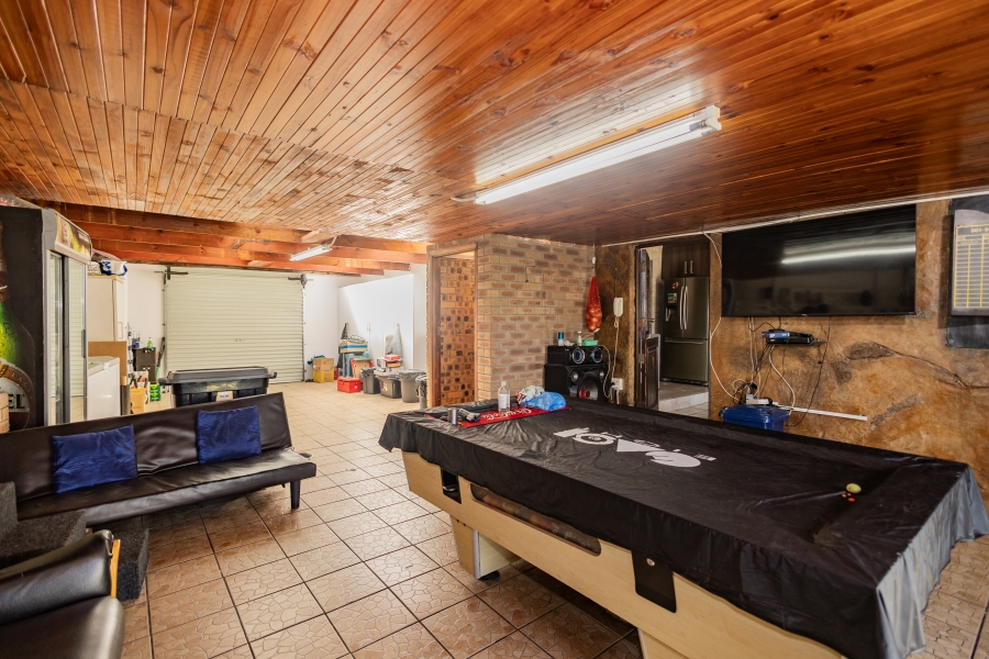 5 Bedroom Property for Sale in Ruyterwacht Western Cape